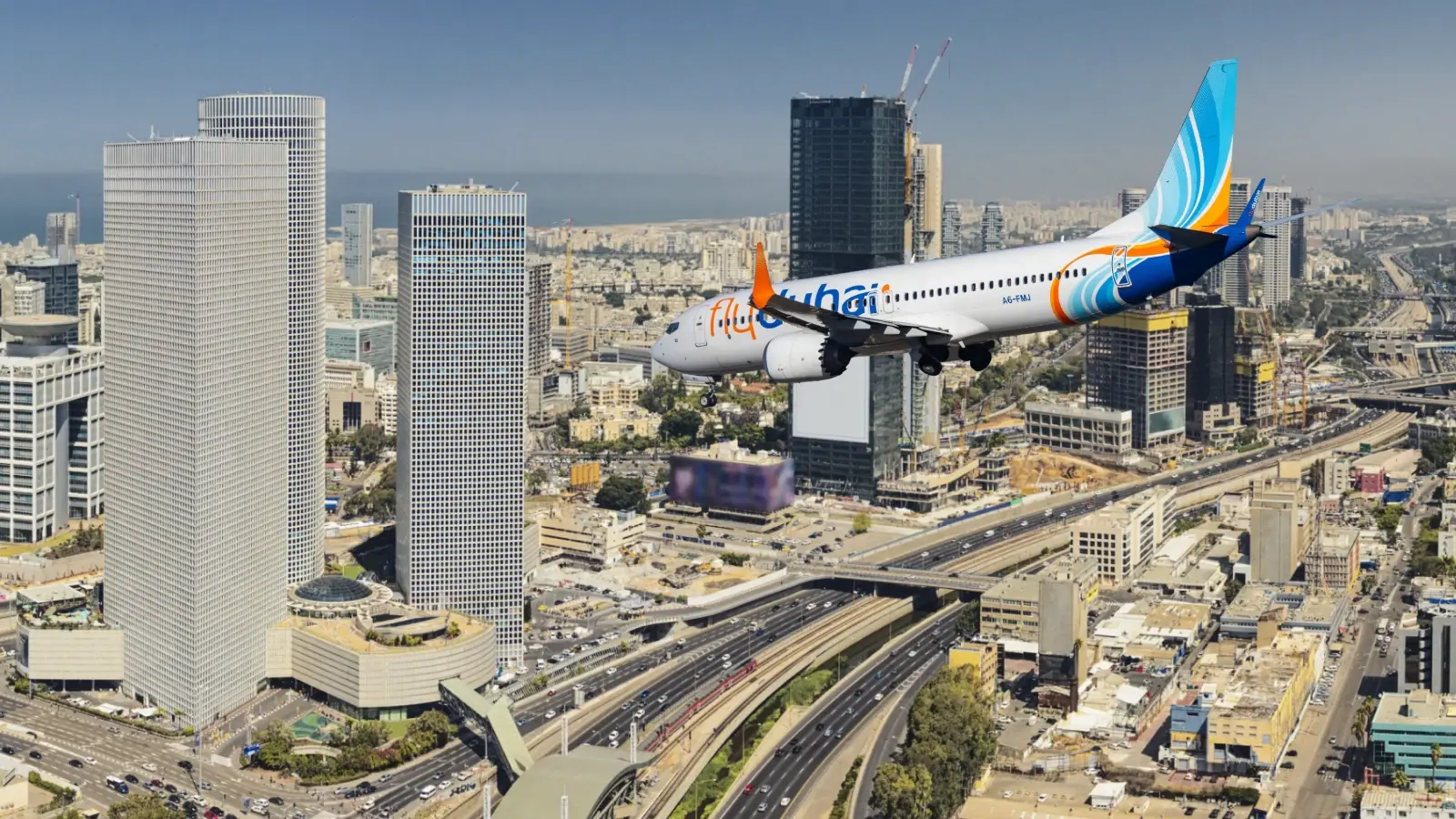 מטוס פליי דובאי מעל תל אביב, נוצר באמצעות AI