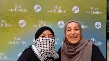 מורה בבית ספר באדינבורו מציגה משחק ילדים שבמסגרתו על המשתתפים להגן על מסגד אל-אקצא מפני “Zios”.