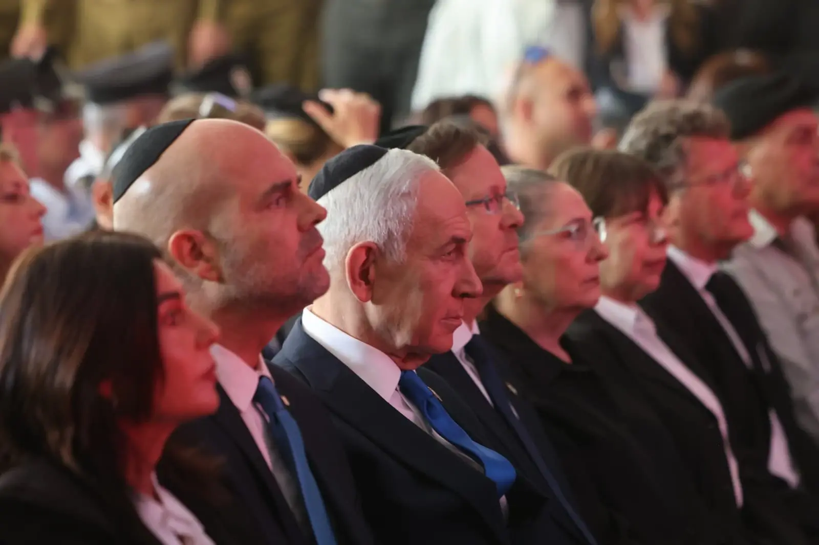 נשיא המדינה יצחק הרצוג, רה"מ בנימין נתניהו, מיכל הרצוג, יו"ר הכנסת אמיר אוחנה, מירי רגב, נשיא ביהמ"ש העליון יצחק עמית, טקס אזכרה רשמי לשבעה באוקטובר, הר הרצל, 5 באוקטובר 2026 נשיא המדינה יצחק הרצוג, רה"מ בנימין נתניהו, מיכל הרצוג, יו"ר הכנסת אמיר אוחנה, מירי רגב, נשיא ביהמ"ש העליון יצחק עמית, טקס אזכרה רשמי לשבעה באוקטובר, הר הרצל, 5 באוקטובר 2026