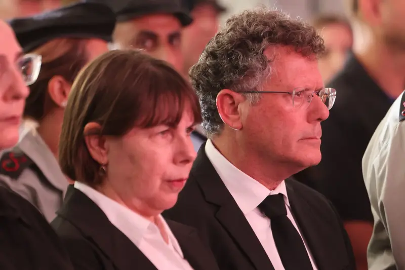 "לא מגיע לך להניח זר": צעקות על נשיא העליון במהלך הטקס