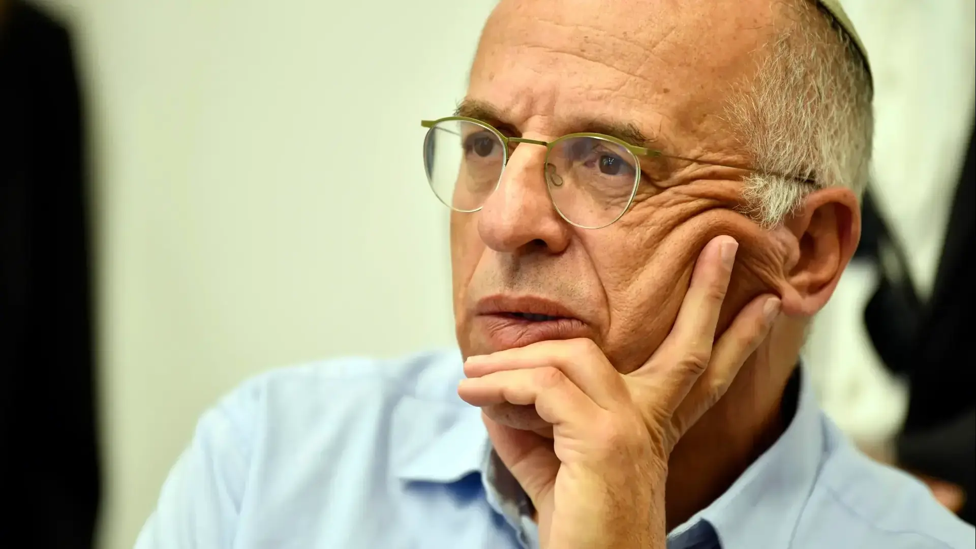 השופט נעם סולברג, יו"ר ועדת הבחירות המרכזית, בית דפוס אורדע, קרית גת
השופט נעם סולברג, יו"ר ועדת הבחירות המרכזית, בית דפוס אורדע, קרית גת