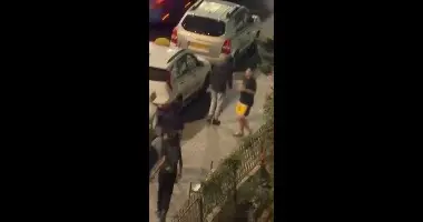 תושב זר דקר צעיר בבת ים - ונעצר | צפו בתיעוד