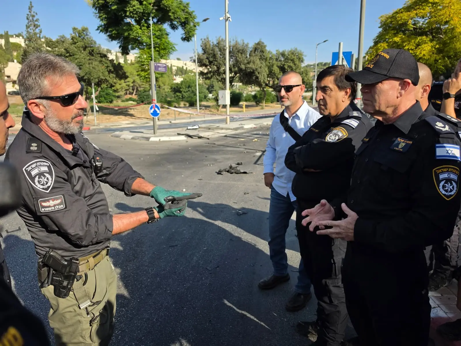 מפקד מחוז ירושלים בזירה מקבל סקירה מחבלני מחוז ירושלים מפקד מחוז ירושלים בזירה מקבל סקירה מחבלני מחוז ירושלים