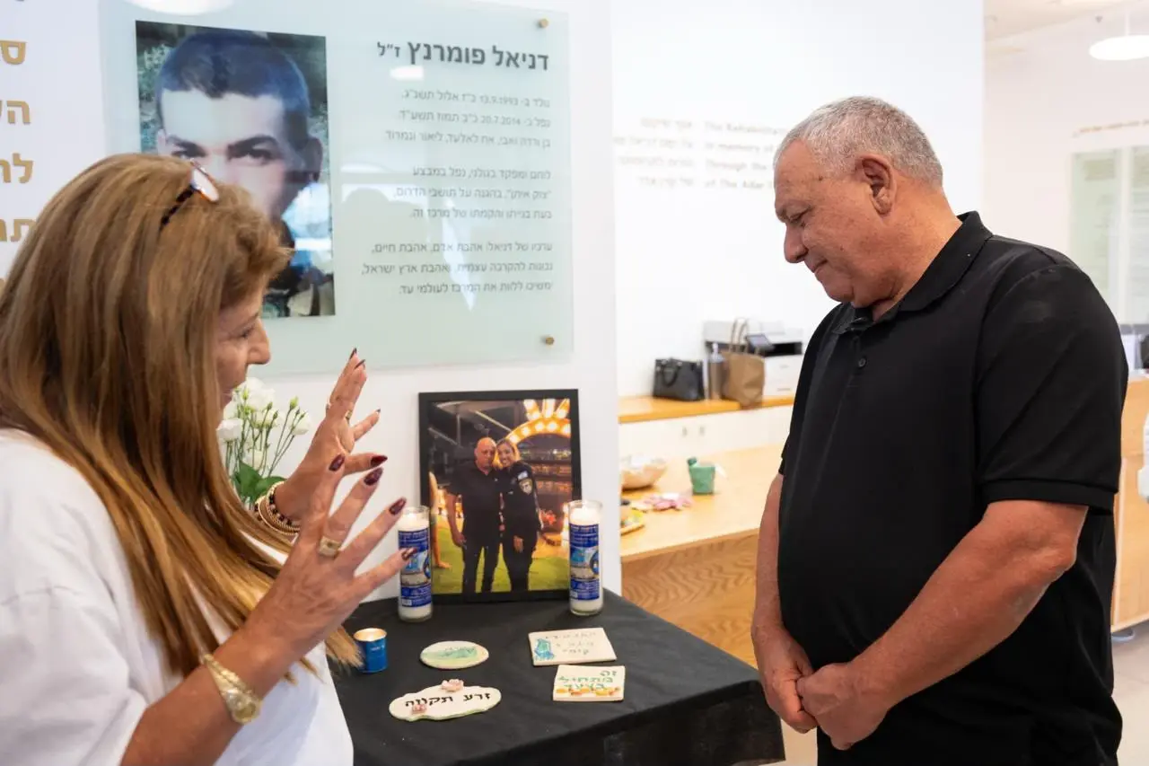 גדי איזנקוט ביקר הבוקר במרכז שיקום עזרה למרפא של הרב פירר בשדרות גדי איזנקוט ביקר הבוקר במרכז שיקום עזרה למרפא של הרב פירר בשדרות
