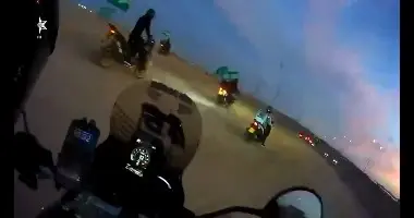 שיירת אופנועים בנסיעה פרועה - רוכב שניסה להימלט נעצר | תיעוד