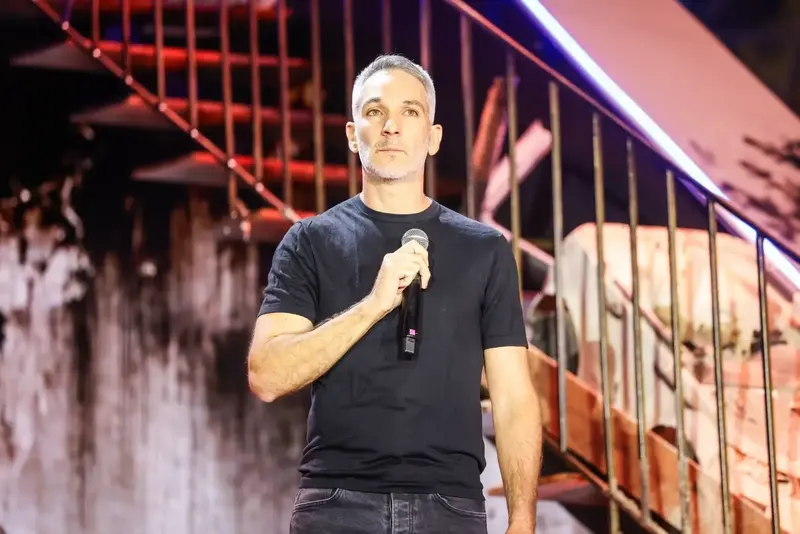 עמרי שפרוני בטקס הזיכרון הלאומי לשבעה באוקטובר, 7 באוקטובר 2026