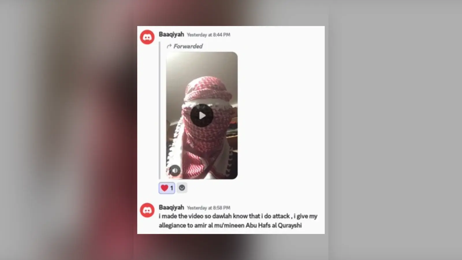 התכתבות שבה נשלח סרטון השבועה לדאעש, לצד הודעה שבה נטען כי מדובר בהצהרת נאמנות למנהיג הארגון התכתבות שבה נשלח סרטון השבועה לדאעש, לצד הודעה שבה נטען כי מדובר בהצהרת נאמנות למנהיג הארגון