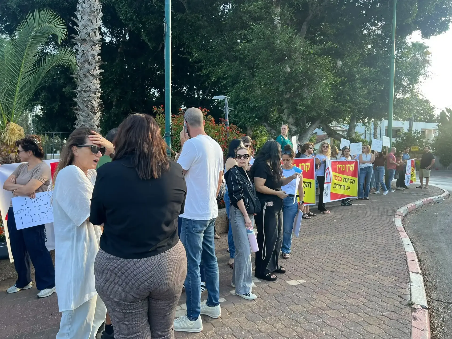 שביתה בבתי ספר בקדימה צורן בשל תלונות על קרינה חריגה ובעיות איטום שביתה בבתי ספר בקדימה צורן בשל תלונות על קרינה חריגה ובעיות איטום