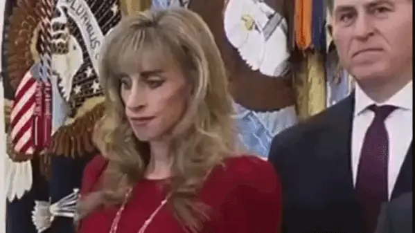 הפרצוף שעשתה סוזן דל בזמן שטראמפ דיבר