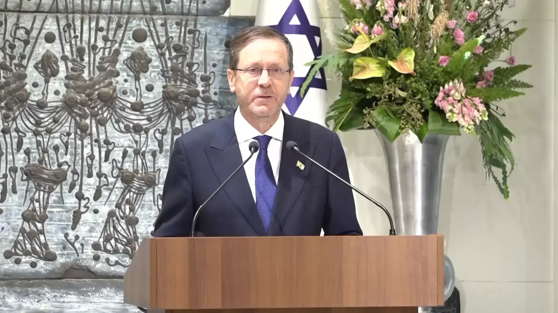 הנשיא הרצוג, טקס הענקת ״אות נשיא המדינה לגבורה אזרחית״, טיסת דובאי-תל אביב, בית הנשיא, 8 באוקטובר 2026 הנשיא הרצוג, טקס הענקת ״אות נשיא המדינה לגבורה אזרחית״, טיסת דובאי-תל אביב, בית הנשיא, 8 באוקטובר 2026