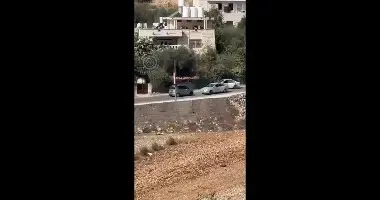 רכב הותקף באלות בכפר יברוד - נער בן 15 נעצר בחשד לשוד | תיעוד