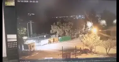 כך נראה העב״ם שהקפיץ את מערכות צה״ל - חולף במהירות מעל הכניסה לאחד היישובים בגליל המערבי
כך נראה העב״ם שהקפיץ את מערכות צה״ל - חולף במהירות מעל הכניסה לאחד היישובים בגליל המערבי