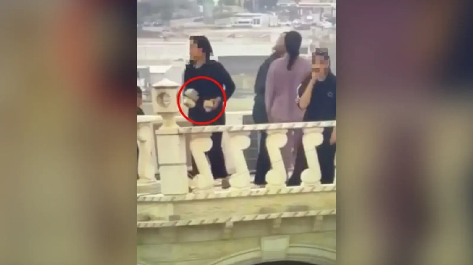 4 נשים שנעצרו לאחר שהשתתפו בקרב אבנים בסכסוך חמולות 4 נשים שנעצרו לאחר שהשתתפו בקרב אבנים בסכסוך חמולות