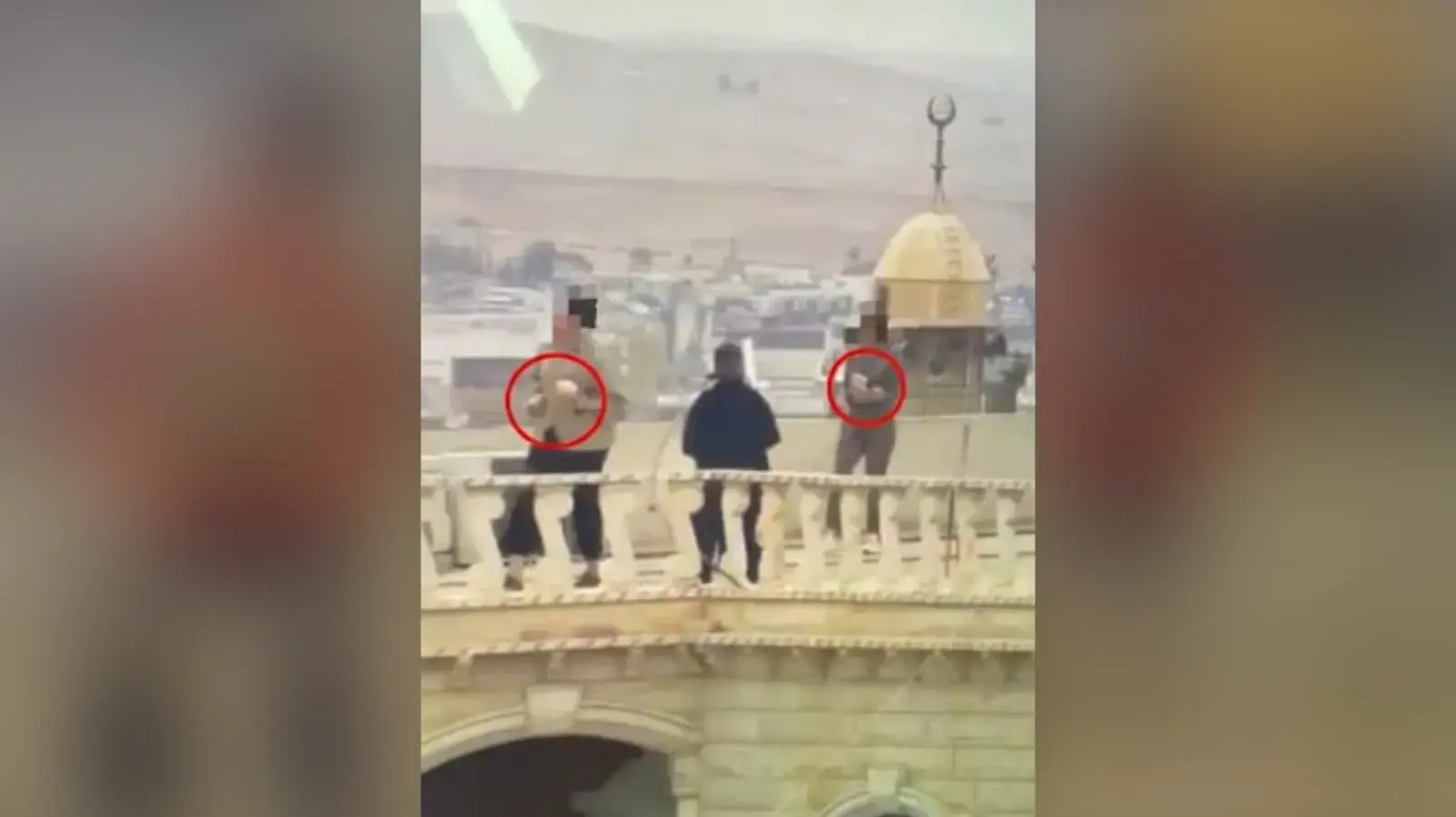 4 נשים שנעצרו לאחר שהשתתפו בקרב אבנים בסכסוך חמולות 4 נשים שנעצרו לאחר שהשתתפו בקרב אבנים בסכסוך חמולות