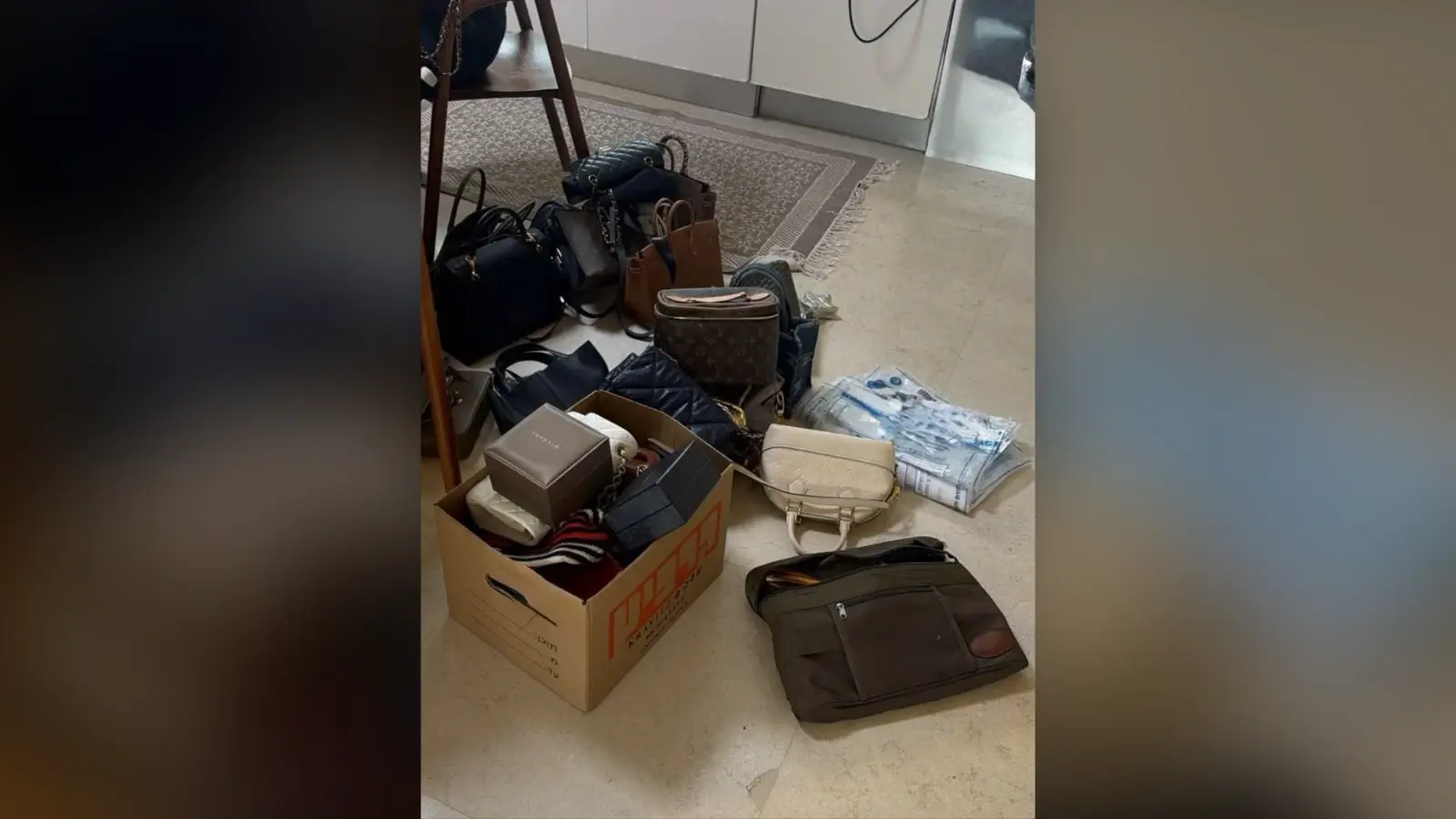 פריטי יוקרה שנמצאו מהפעילות בפרשיית שחיתות ציבורית, יאח"ה להב 433 פריטי יוקרה שנמצאו מהפעילות בפרשיית שחיתות ציבורית, יאח"ה להב 433