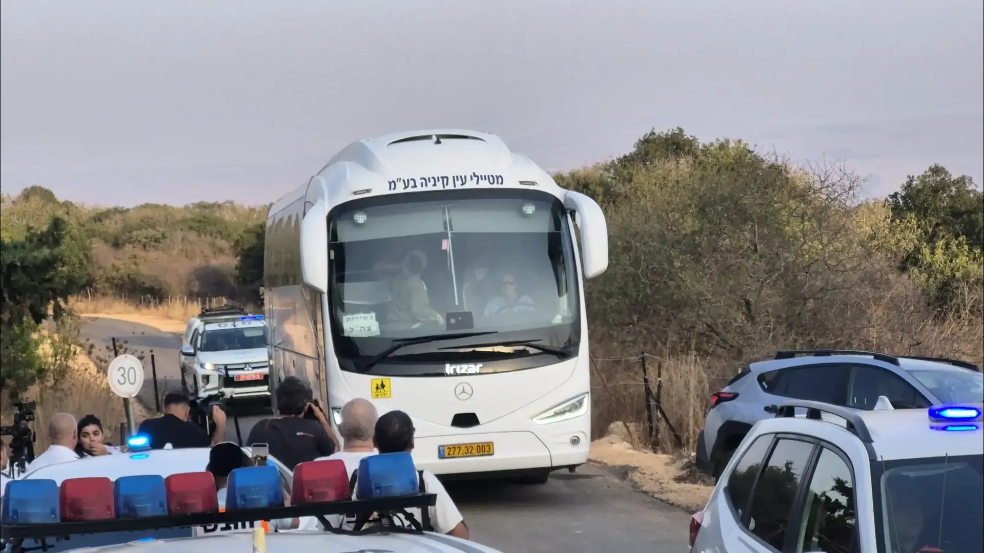 התלמידים מפונים מזירת אירוע רב נפגעים, רכס רמים, 12 באוקטובר 2026