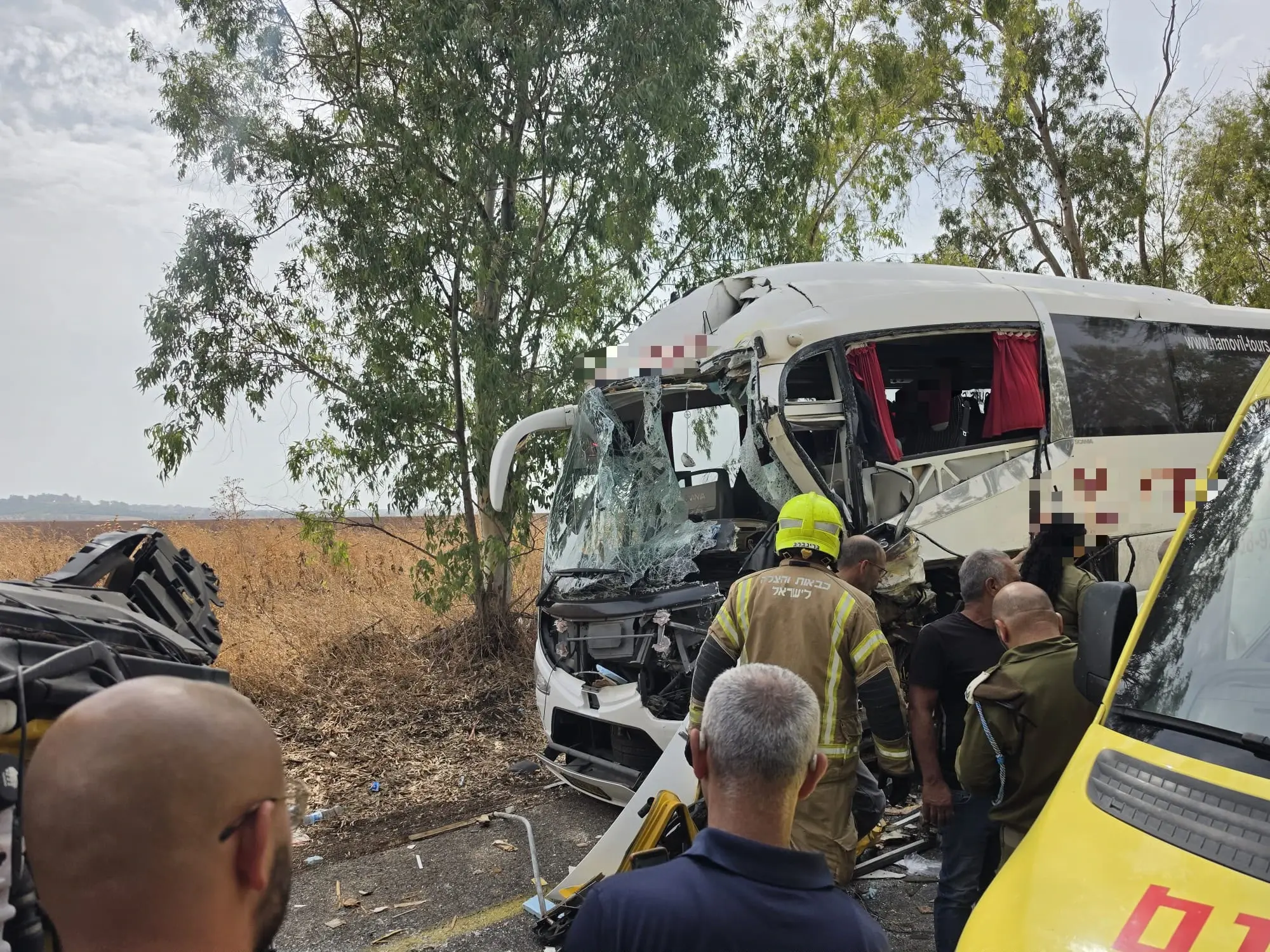 הרוג בתאונת דרכים בין אוטובוס למשאית בכביש 91 סמוך למחניים