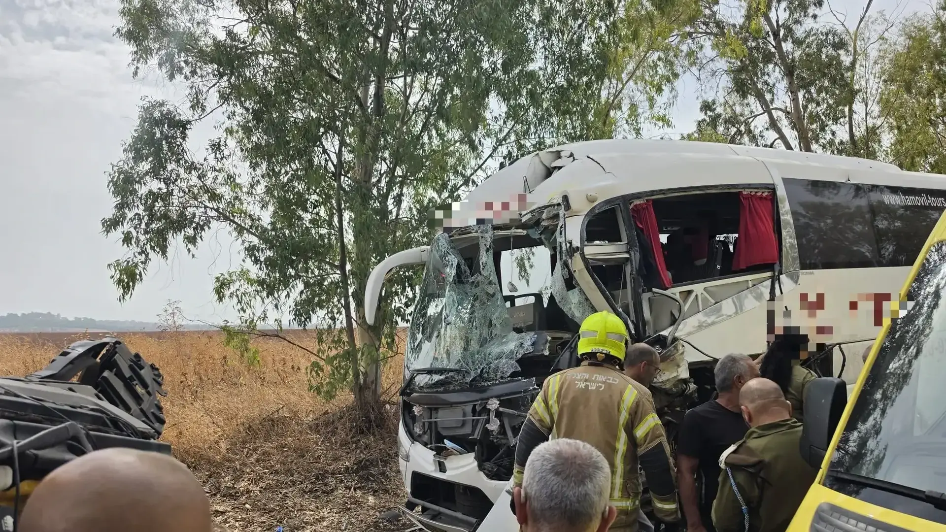 הרוג בתאונת דרכים בין אוטובוס למשאית בכביש 91 סמוך למחניים הרוג בתאונת דרכים בין אוטובוס למשאית בכביש 91 סמוך למחניים
