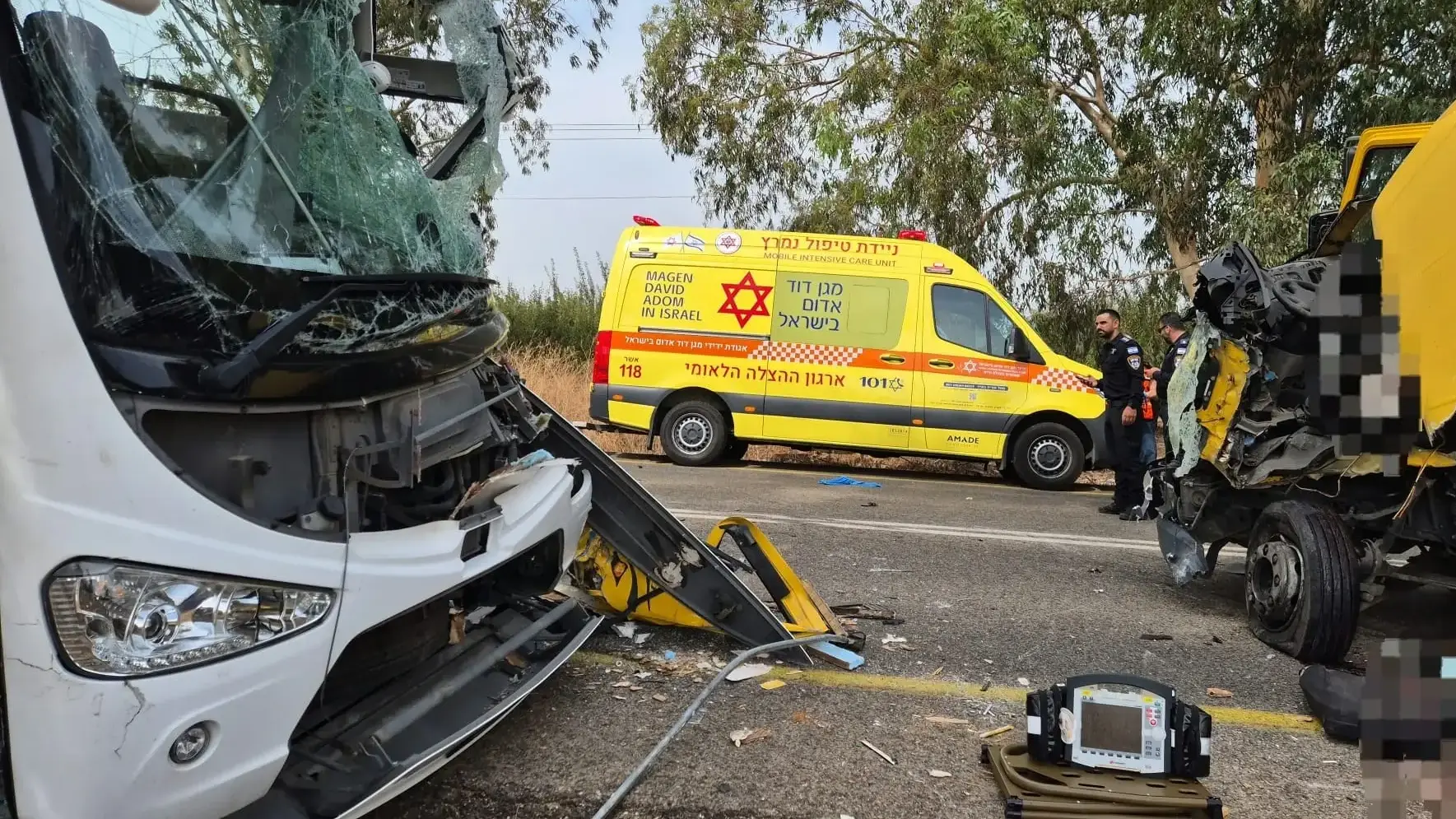 הרוג בתאונת דרכים בין אוטובוס למשאית בכביש 91 סמוך למחניים הרוג בתאונת דרכים בין אוטובוס למשאית בכביש 91 סמוך למחניים