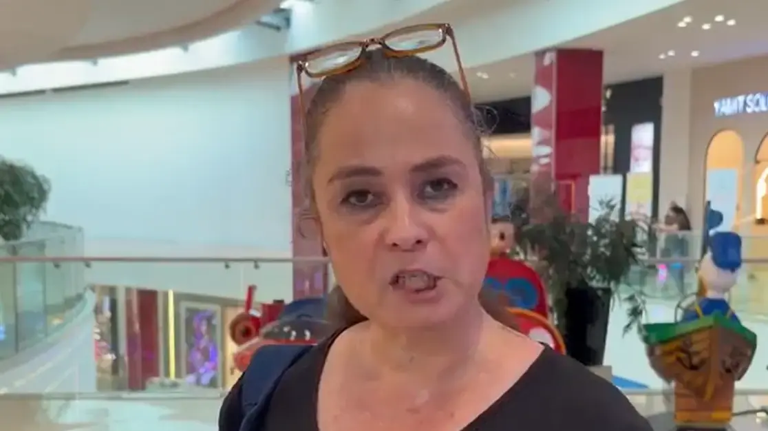 מעיין שרמן, אמו של סמל רון שרמן ז״ל, לאחר שהתעמתה היום עם רה״מ נתניהו בקניון בבאר שבע מעיין שרמן, אמו של סמל רון שרמן ז״ל, לאחר שהתעמתה היום עם רה״מ נתניהו בקניון בבאר שבע