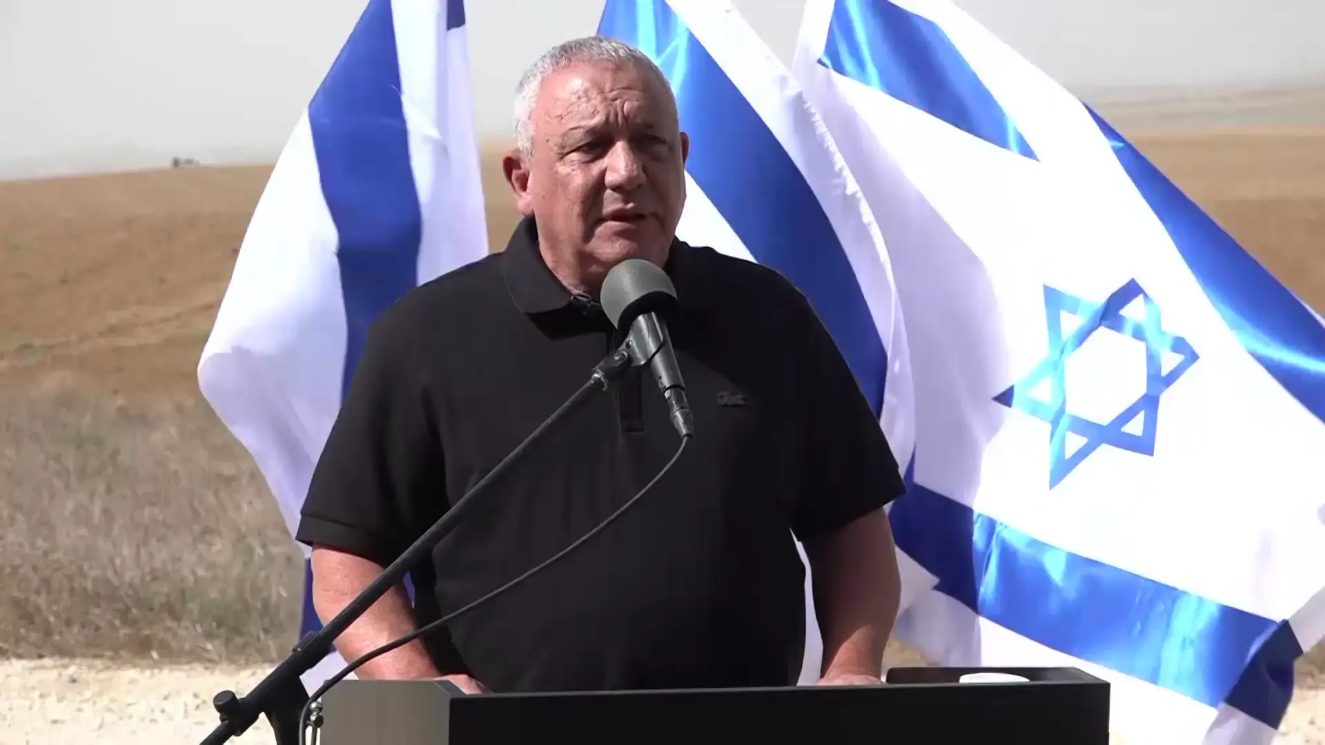גדי אינזקוט בהצהרה ביטחונית  לתקשורת בנושא עזה, אנדרטת חץ שחור, 15 באוקטובר 2026