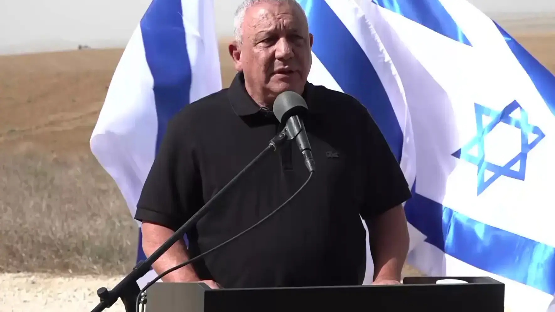 גדי אינזקוט בהצהרה ביטחונית לתקשורת בנושא עזה, אנדרטת חץ שחור, 15 באוקטובר 2026 גדי אינזקוט בהצהרה ביטחונית לתקשורת בנושא עזה, אנדרטת חץ שחור, 15 באוקטובר 2026