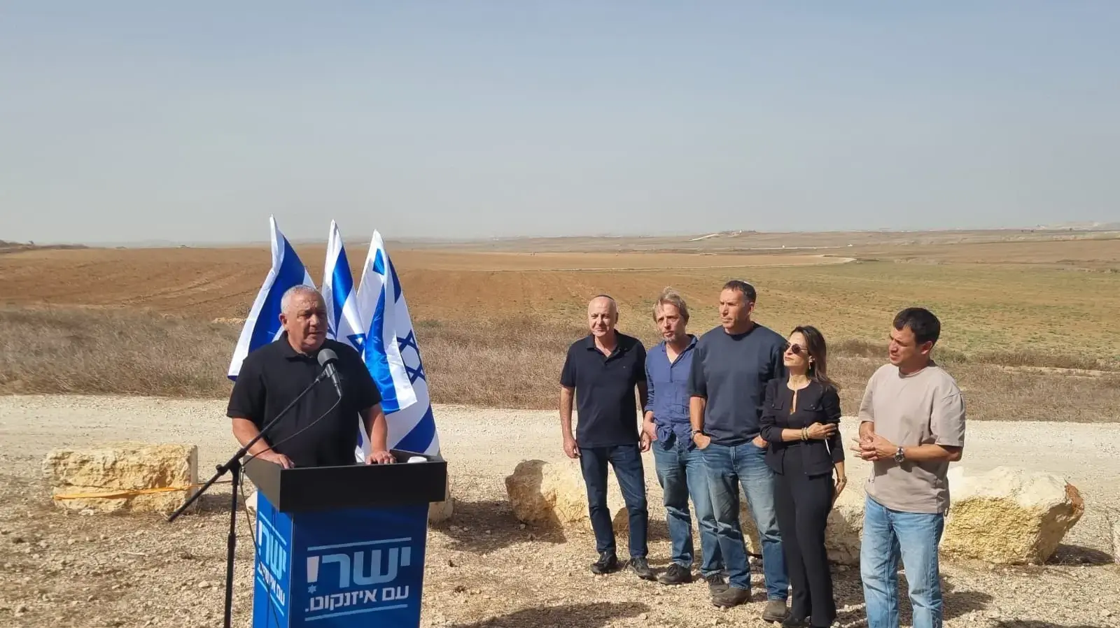 גדי אינזקוט בהצהרה ביטחונית לתקשורת בנושא עזה, אנדרטת חץ שחור, 15 באוקטובר 2026 גדי אינזקוט בהצהרה ביטחונית לתקשורת בנושא עזה, אנדרטת חץ שחור, 15 באוקטובר 2026
