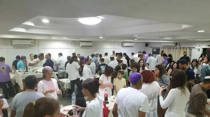 הרשויות בתאילנד ממשיכות: פשטו על בית חב"ד בצ'יאנג מאי: "ממליצים לשמור על אופי 'שקט' של הפעילות הדתית"
הרשויות בתאילנד ממשיכות: פשטו על בית חב"ד בצ'יאנג מאי: "ממליצים לשמור על אופי 'שקט' של הפעילות הדתית"