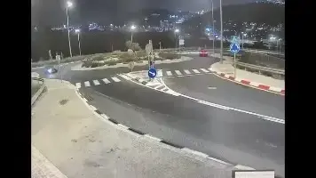 עלה על מעגל תנועה ופגע ברכבים: ונמלט עם שב״חים