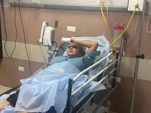 הצלמת האמריקנית עברה ניתוח לאחר שהותקפה: ״כמעט איבדה אצבע״
