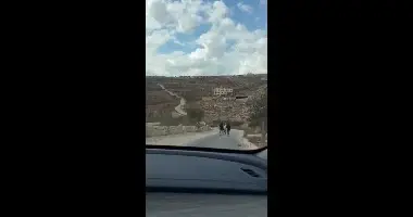 ״איימו שיהרגו אותנו”: רעולי פנים תקפו דיפלומטים בטייבה
