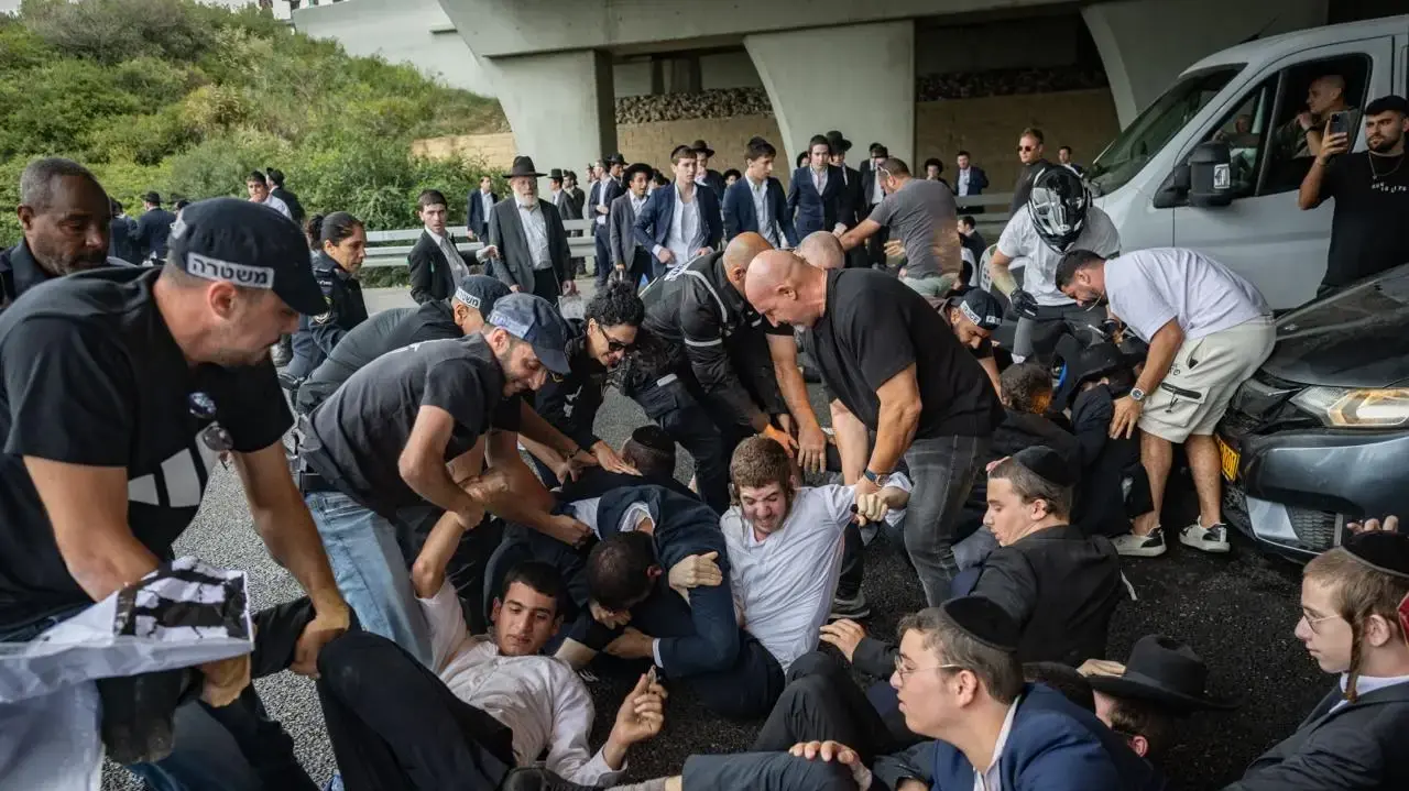 עימותים במהלך הפגנה של הפלג הירושלמי במחאה על מעצר עריקים, מחלף יבנה, 18 באוקטובר 2026 עימותים במהלך הפגנה של הפלג הירושלמי במחאה על מעצר עריקים, מחלף יבנה, 18 באוקטובר 2026