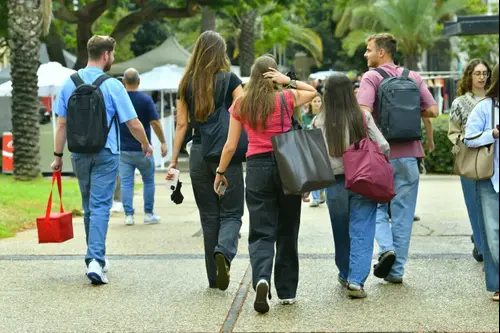 מדעי המחשב בירידה – העבודה הסוציאלית מתחזקת: ניתוח מלגות