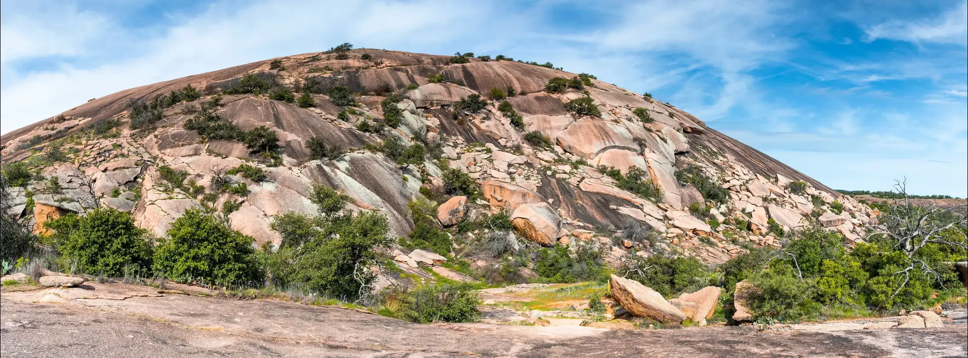 הר "הסלע המכושף" (Enchanted Rock) הר "הסלע המכושף" (Enchanted Rock)