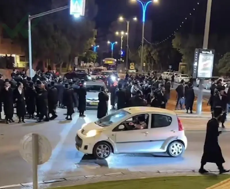 המחאות של חסידי גור אמש בערד