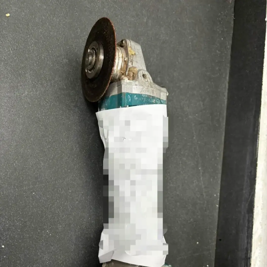 פרץ למסעדה באמצעות כלי חיתוך חשמלי וגנב בקבוקי אלכוהול פרץ למסעדה באמצעות כלי חיתוך חשמלי וגנב בקבוקי אלכוהול