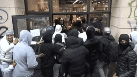 פריצה וביזת חנויות, פריז פריצה וביזת חנויות, פריז