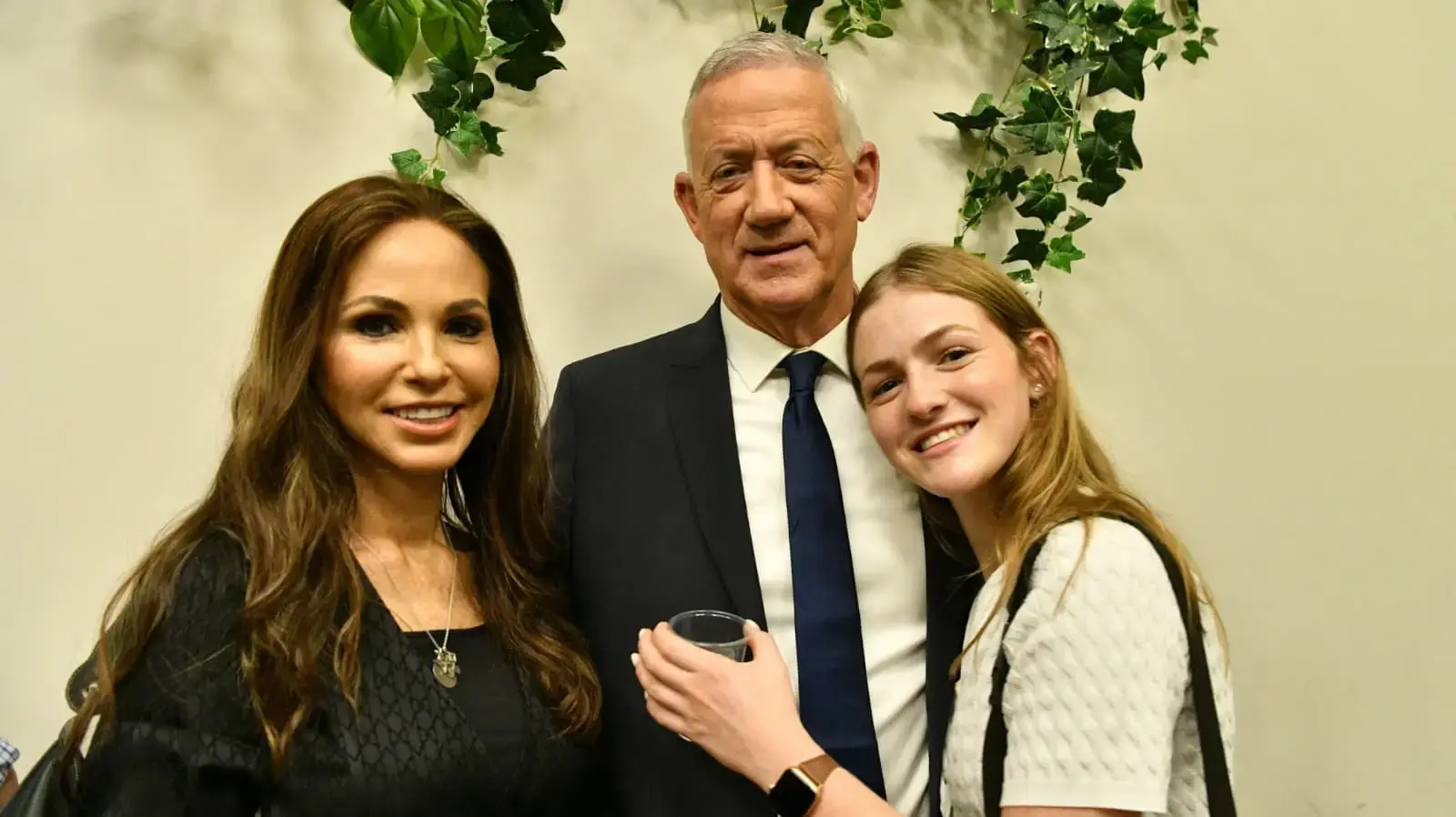 בני גנץ, עומר ינקלביץ', מסיבת עיתונאים כחול לבן, כפר המכבייה, 19 באוקטובר 2026
בני גנץ, עומר ינקלביץ', מסיבת עיתונאים כחול לבן, כפר המכבייה, 19 באוקטובר 2026