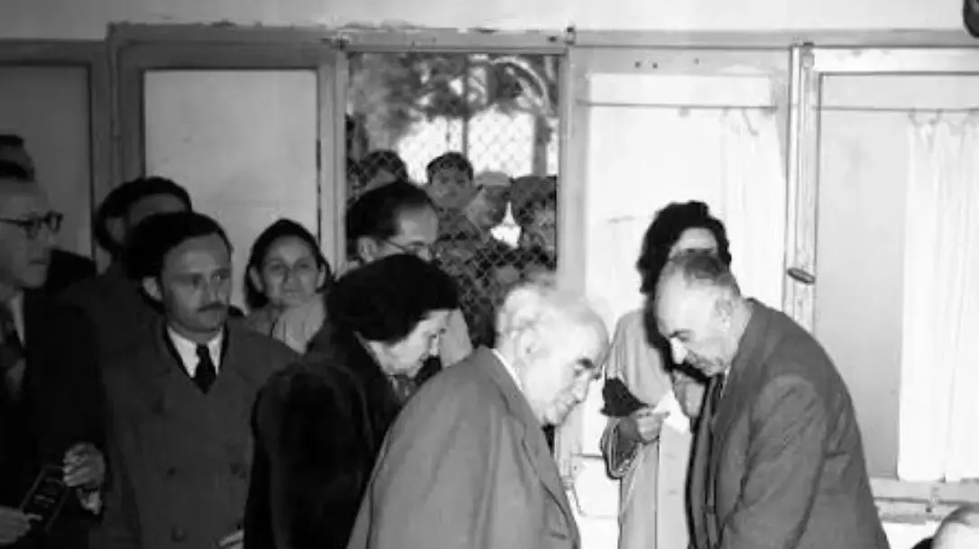 דוד בן-גוריון מצביע בקלפי, בחירות הכנסת הראשונה 1949 דוד בן-גוריון מצביע בקלפי, בחירות הכנסת הראשונה 1949