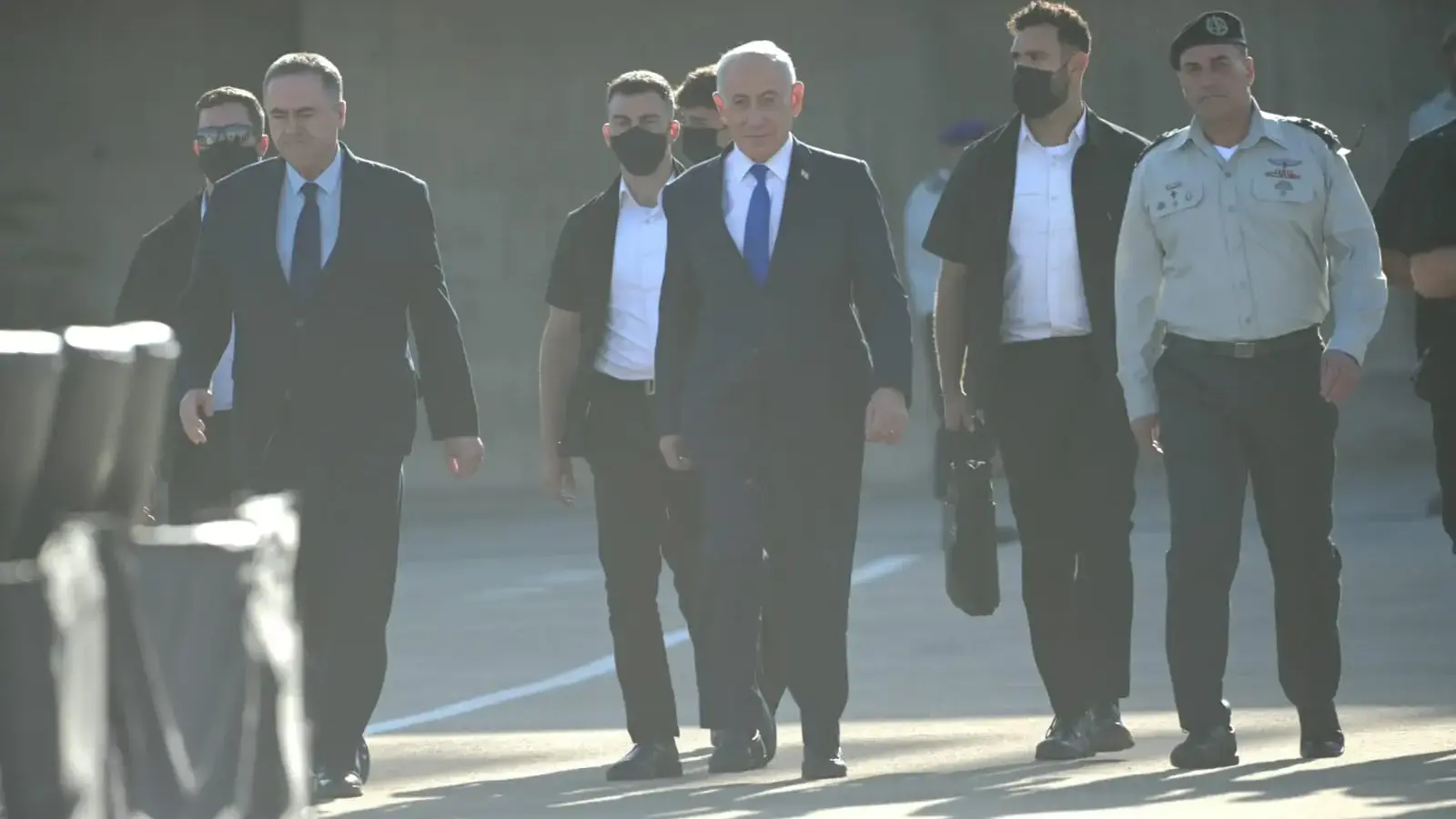 בנימין נתניהו, אייל זמיר, ישראל כ"ץ, סיום קורס קצינים לוחמים מחזור 76
,בה"ד 1, מצפה רמון, 21 באוקטובר 2026 בנימין נתניהו, אייל זמיר, ישראל כ"ץ, סיום קורס קצינים לוחמים מחזור 76
,בה"ד 1, מצפה רמון, 21 באוקטובר 2026