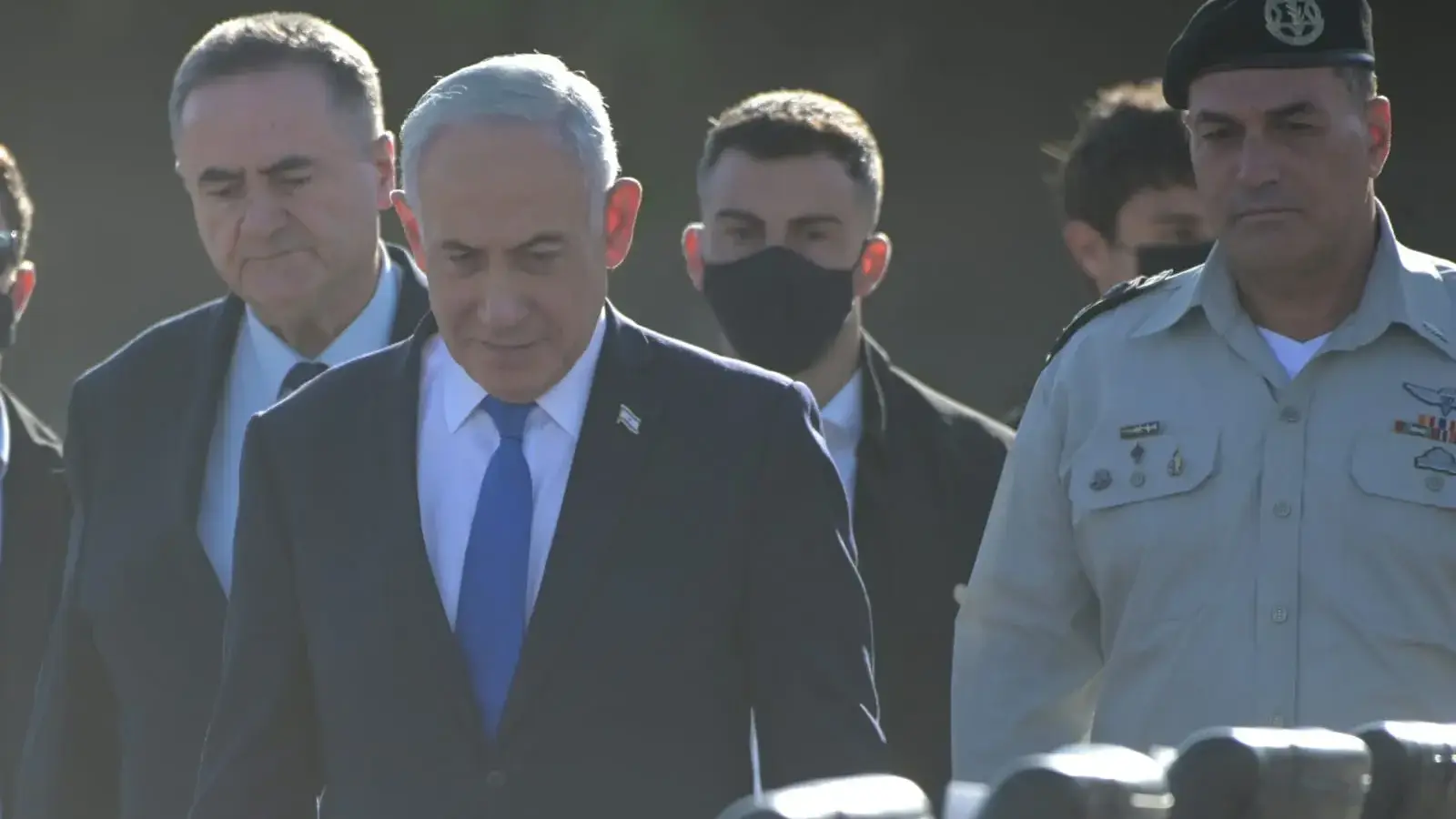 בנימין נתניהו, אייל זמיר, ישראל כ"ץ, סיום קורס קצינים לוחמים מחזור 76
,בה"ד 1, מצפה רמון, 21 באוקטובר 2026 בנימין נתניהו, אייל זמיר, ישראל כ"ץ, סיום קורס קצינים לוחמים מחזור 76
,בה"ד 1, מצפה רמון, 21 באוקטובר 2026