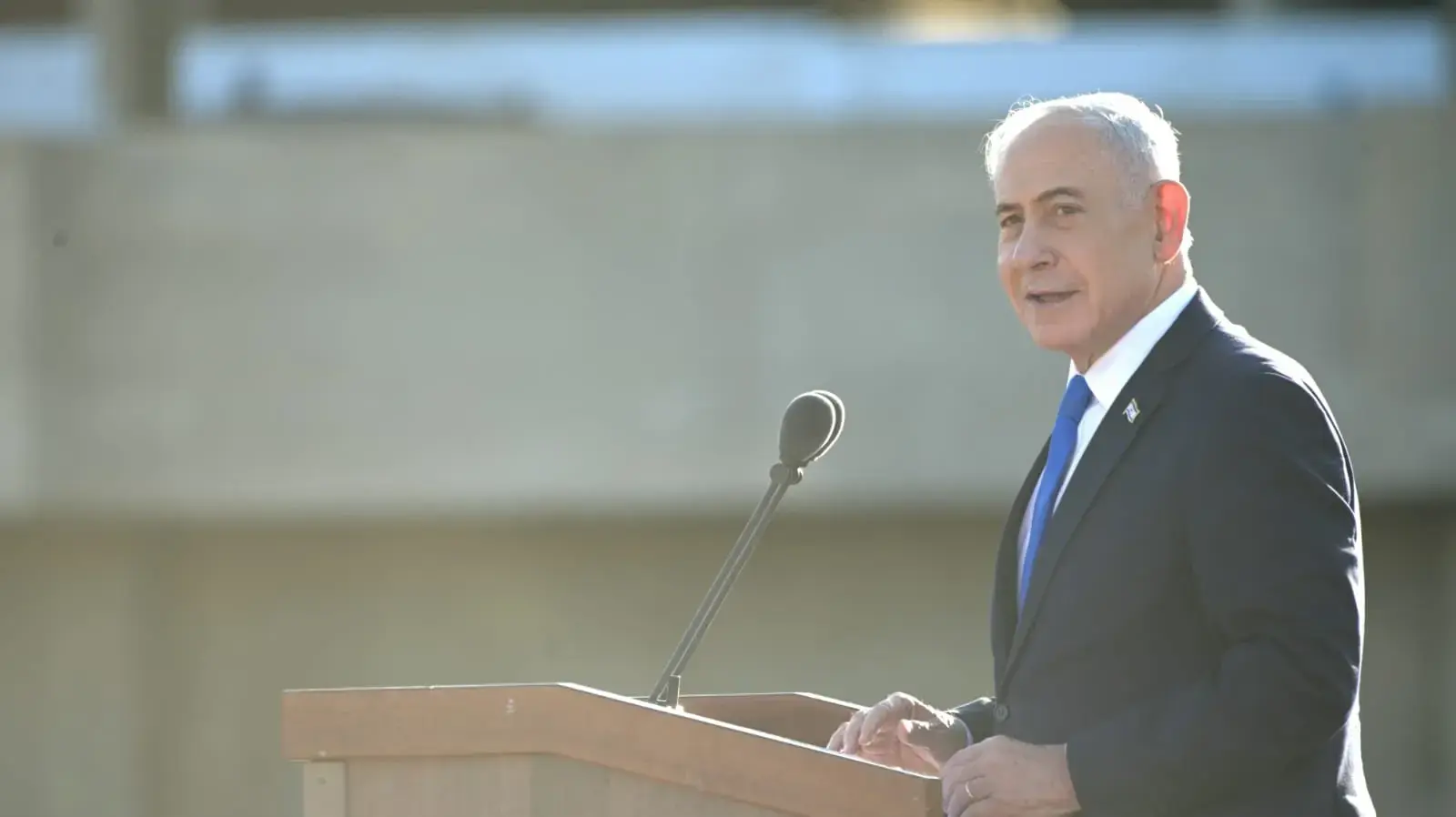 בנימין נתניהו, סיום קורס קצינים לוחמים מחזור 76
,בה"ד 1, מצפה רמון, 21 באוקטובר 2026 בנימין נתניהו, סיום קורס קצינים לוחמים מחזור 76
,בה"ד 1, מצפה רמון, 21 באוקטובר 2026