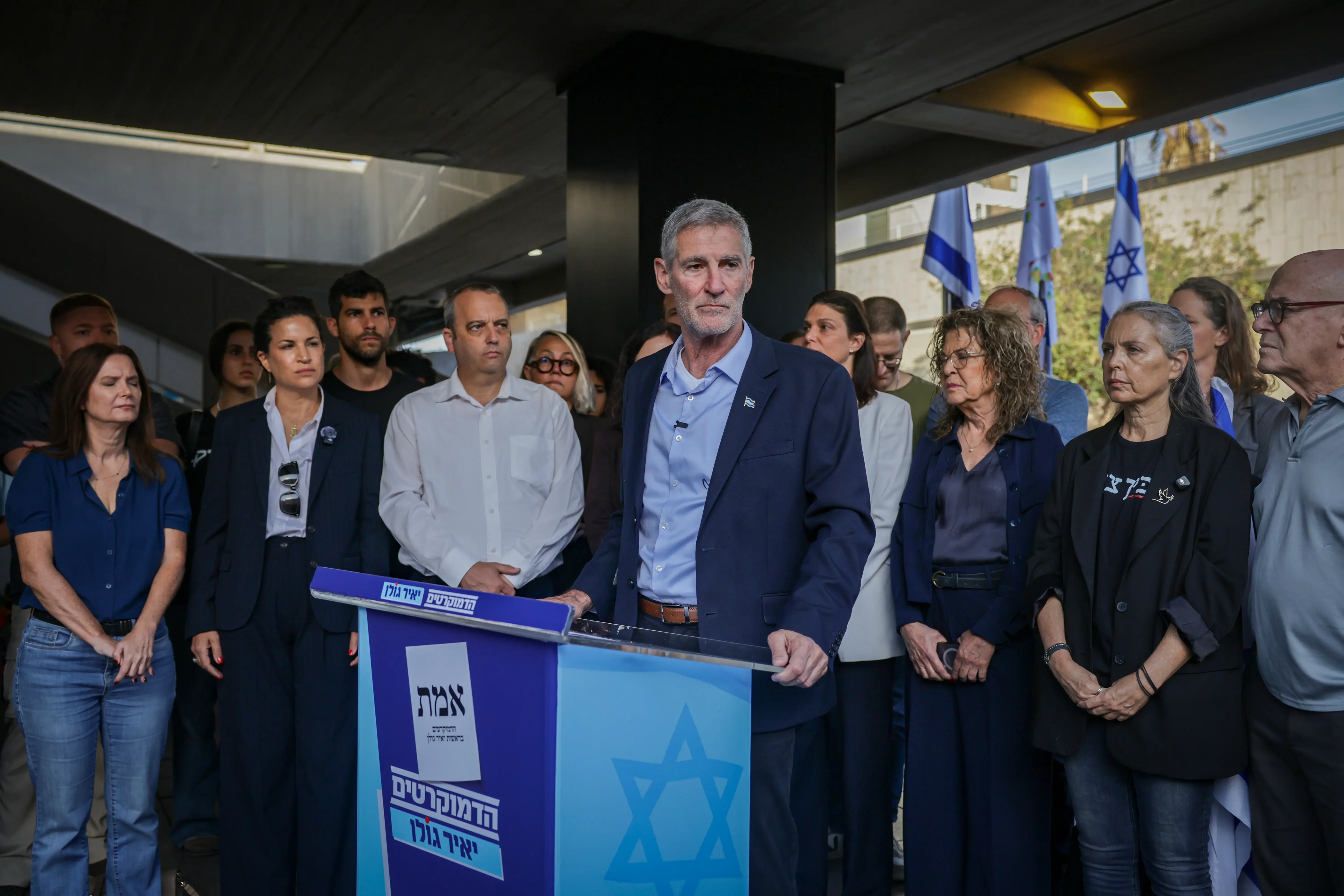 חברי מפלגת הדמוקרטים ליד האנדרטה לזכר יצחק רבין במלאת 31 שנה להירצחו, 22 באוקטובר 2026