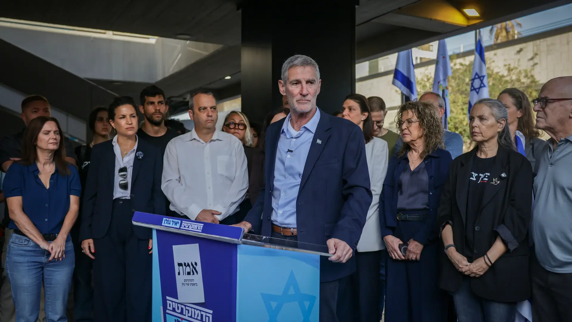 חברי מפלגת הדמוקרטים ליד האנדרטה לזכר יצחק רבין במלאת 31 שנה להירצחו, 22 באוקטובר 2026 חברי מפלגת הדמוקרטים ליד האנדרטה לזכר יצחק רבין במלאת 31 שנה להירצחו, 22 באוקטובר 2026