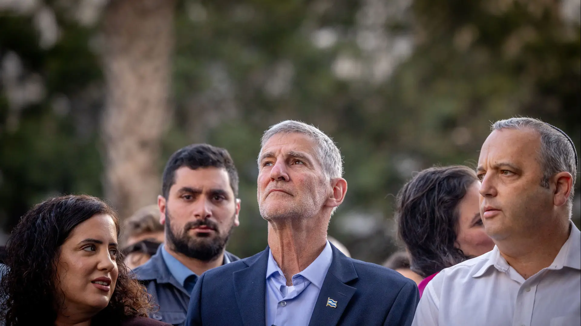 יו"ר הדמוקרטים, יאיר גולן בטקס זיכרון 31 שנים להרצחו של יצחק רבין, כיכר רבין, 22 באוקטובר 2026 יו"ר הדמוקרטים, יאיר גולן בטקס זיכרון 31 שנים להרצחו של יצחק רבין, כיכר רבין, 22 באוקטובר 2026