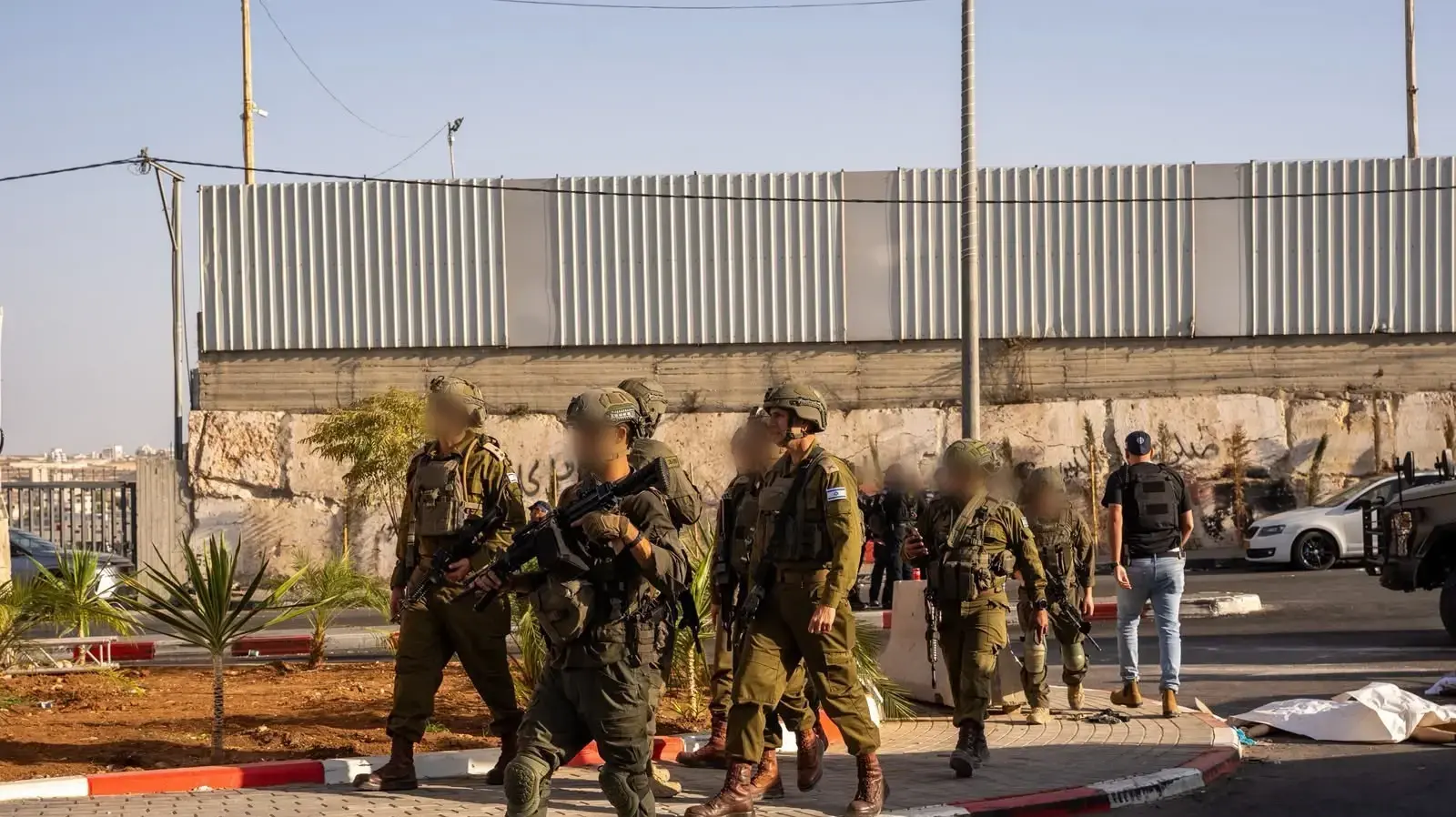 לוחמי צה"ל בזירת הפיגוע בצומת יהודה ליד חברון