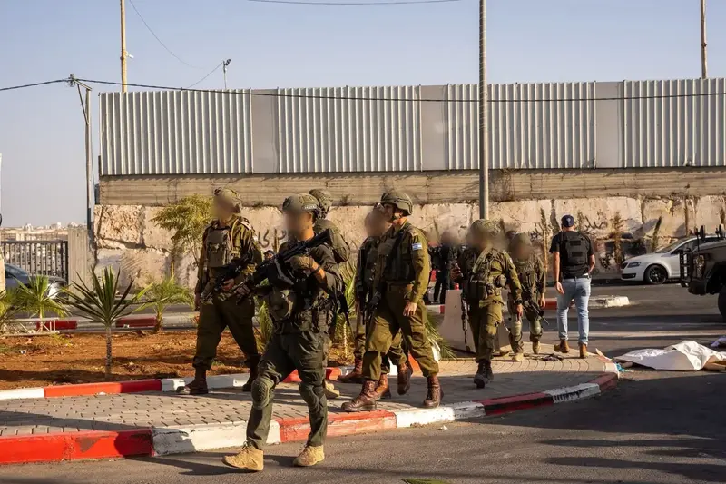 לוחמי צה"ל בזירת הפיגוע בצומת יהודה ליד חברון