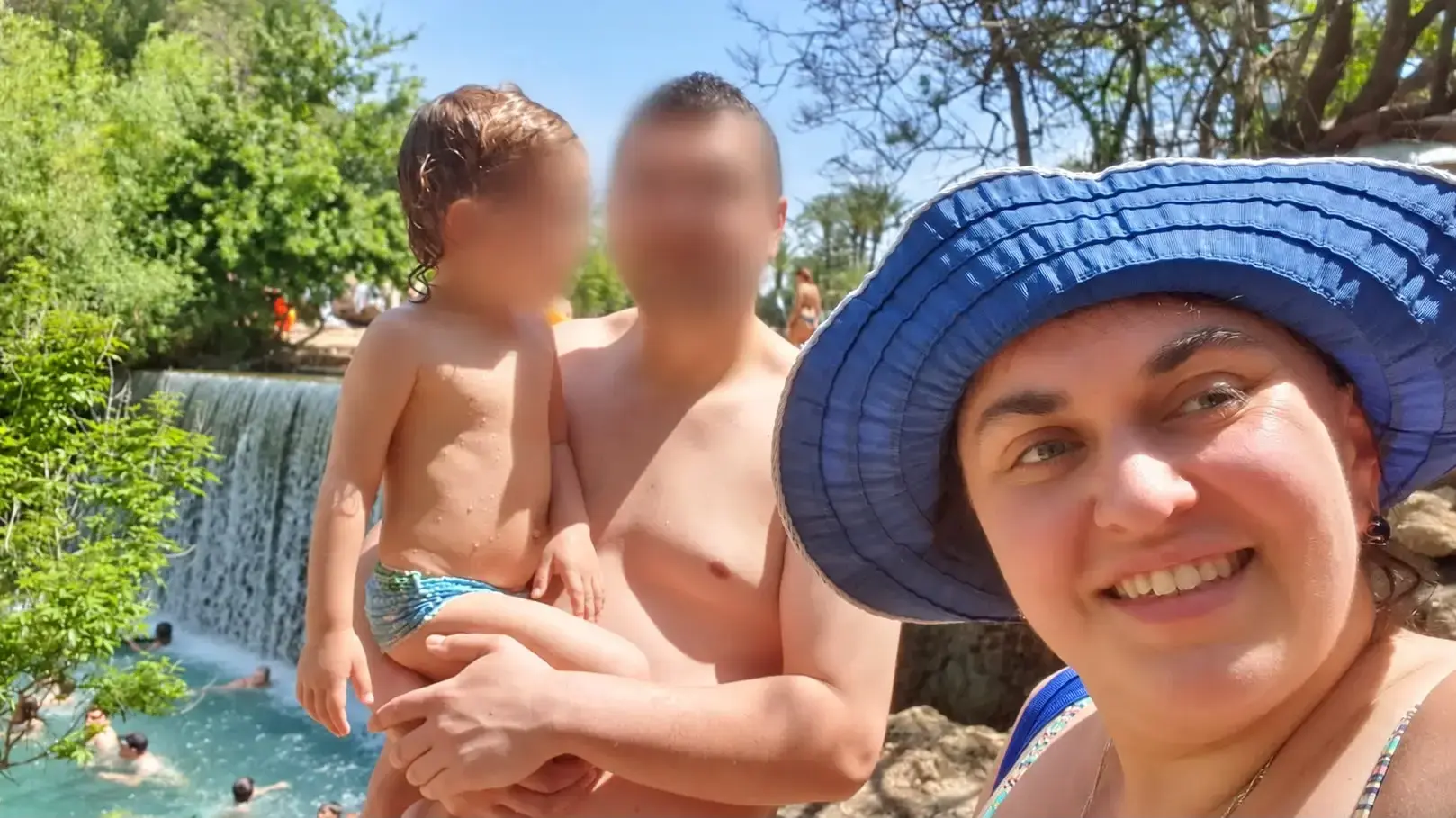 יאנה זיקובה, בן זוגה ובנם המשותף יאנה זיקובה, בן זוגה ובנם המשותף