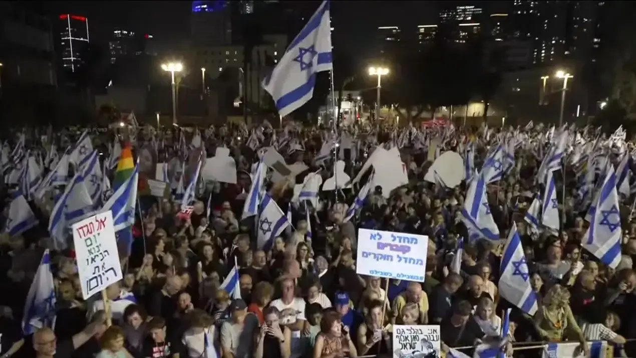 עצרת מחאה של מועצת אוקטובר בכיכר החטופים עצרת מחאה של מועצת אוקטובר בכיכר החטופים