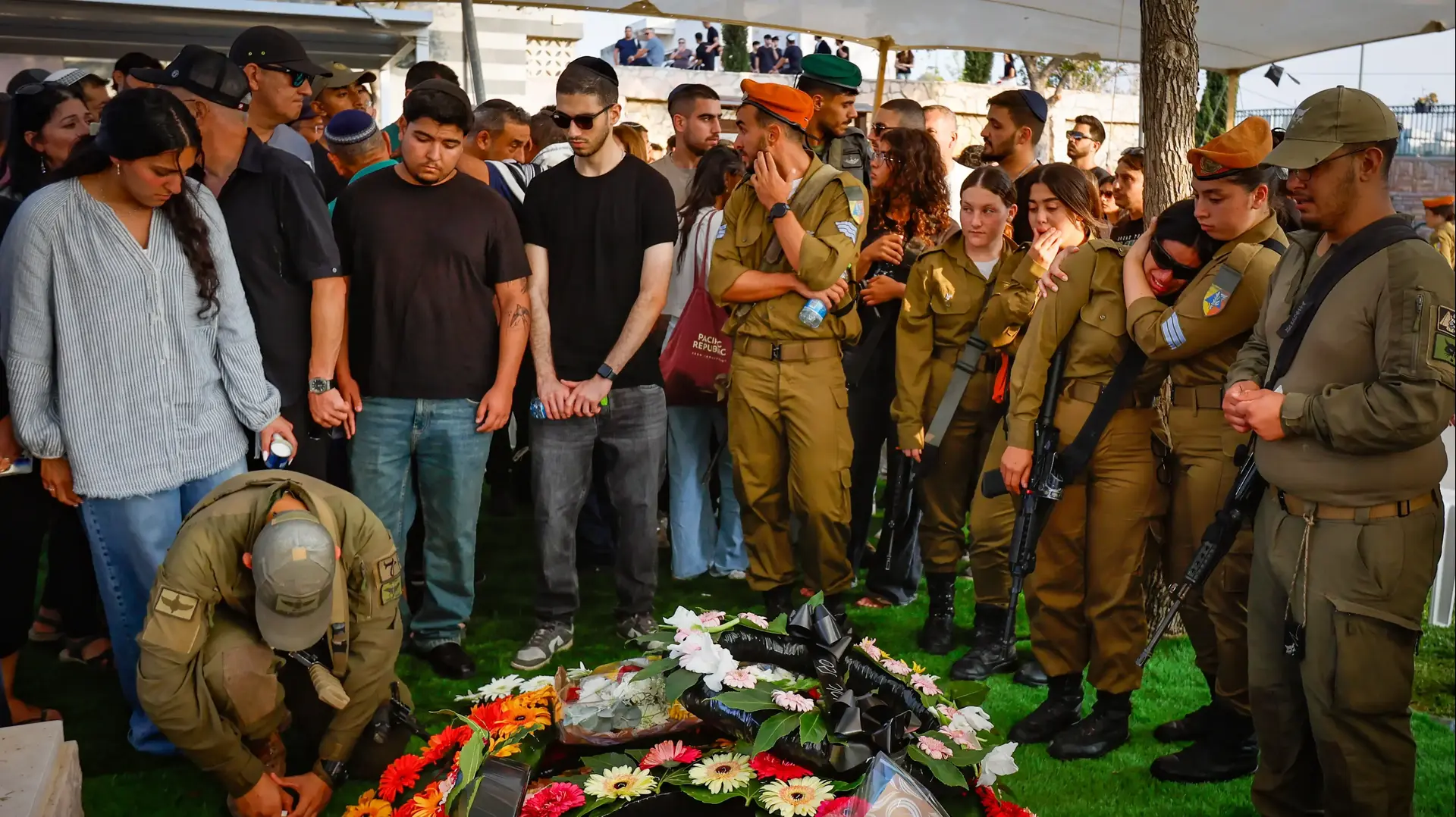 הלוויה של סמל יובל שי סוילם, בית העלמין נווה הדר, הוד השרון, 25 באוקטובר 2026 הלוויה של סמל יובל שי סוילם, בית העלמין נווה הדר, הוד השרון, 25 באוקטובר 2026